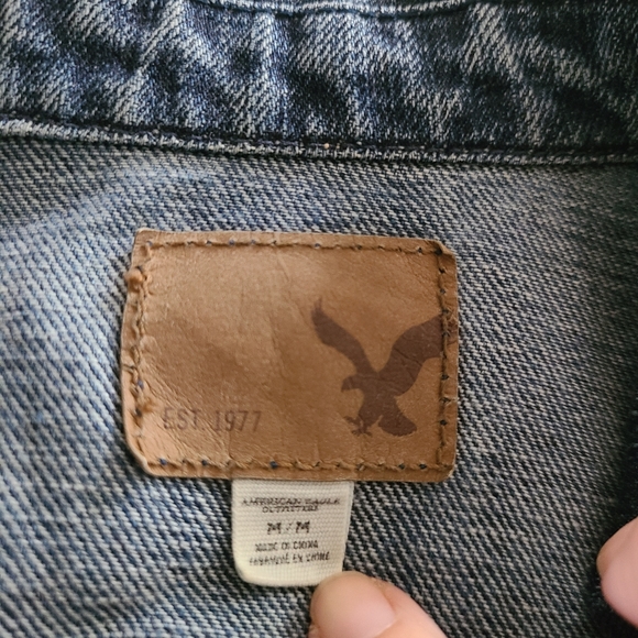 American Eagle 100% Cotton Medium Blue Distressed Denim Jean Jacket Women M - Picture 3 of 6